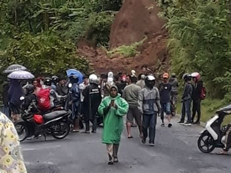 Longsor Di Camba Maros Menyebabkan Satu Orang Meninggal Dan Lima Orang