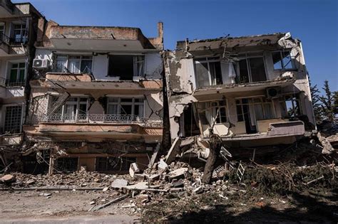 Aftershocks Badly Damaged Buildings Following Deadly