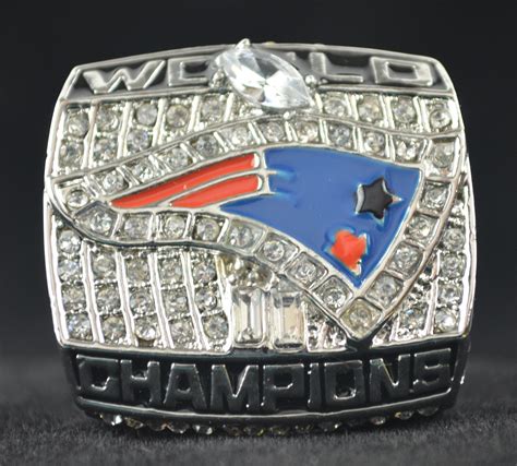 Lot Detail - Tom Brady New England Patriots Super Bowl XXXVI Replica Ring