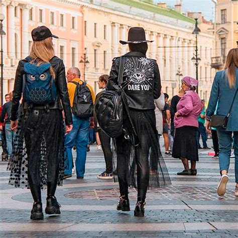 Как одеваются люди в москве - 95 фото