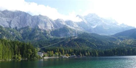 UNTER DER ZUGSPITZE WANDERUNG UM DEN EIBSEE Wanderung