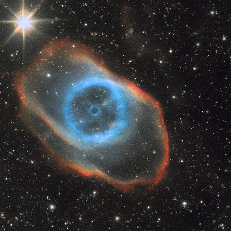 La Nebulosa De La H Lice Tambi N Conocida Como El Ojo De Dios Es Una