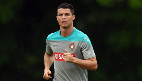 Cristiano Ronaldo Tiene Lesión Muscular Y Tendinitis Rotuliana Es Duda Para El Debut Con