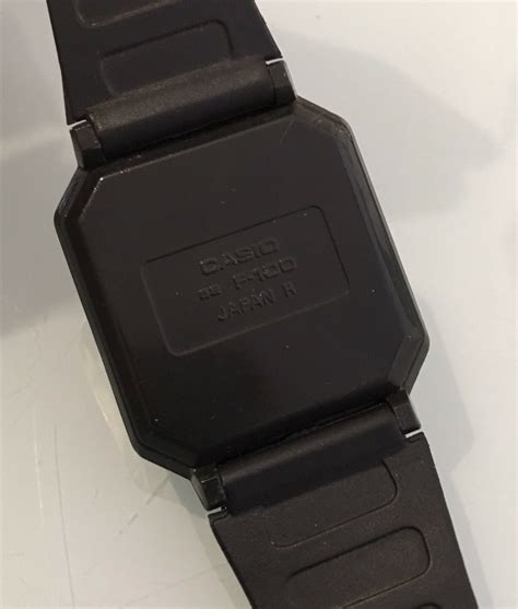 Reloj Casio F-100 Alien Vintage 1977
