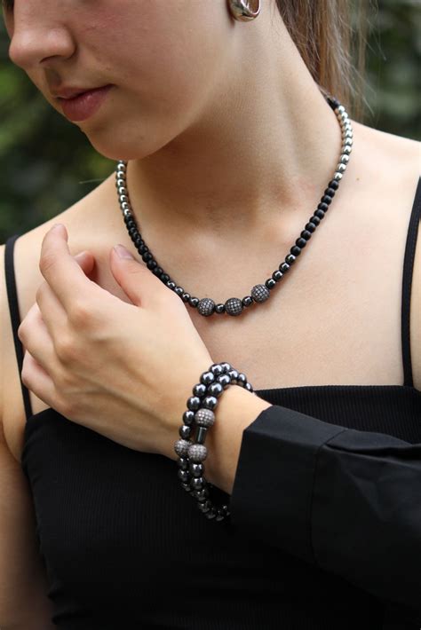 Magnifique Collier Fait De Billes D Onyx Et H Matite Disponible En