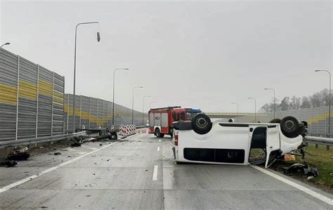 Wypadek na drodze S8 pod Łaskiem Zderzenie 5 samochodów w Sięganowie