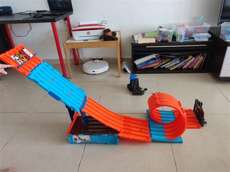 11 Mo Finance Hot Wheels Race Crate With 3 Stunts In 1 Set Portable Storage Ages 6 To 10
