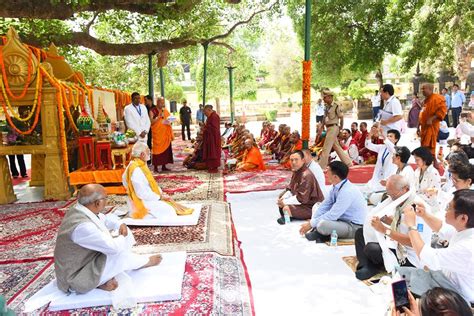 Pm Modi In Bodh Gaya Meditates At Mahabodhi Temple Mahabodhi Vihara