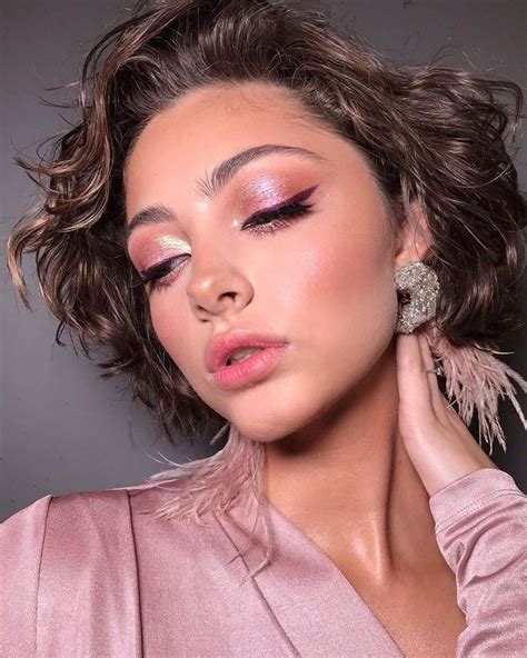 Pin by Natalia Bresskaya on лента | Glittery eye makeup, Makeup looks ...