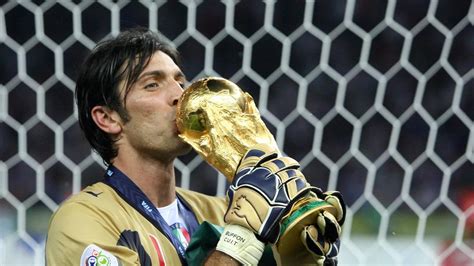 Gianluigi Buffon D Nde Juega Actualmente Jugando Ando