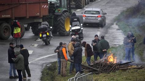 HAOS U FRANCUSKOJ Poljoprivrednici Blokirali Jedan Od Glavnih Auto