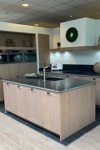 Landelijke Keuken Met Eiland En Aeg Toestellen Kitchen Island Home