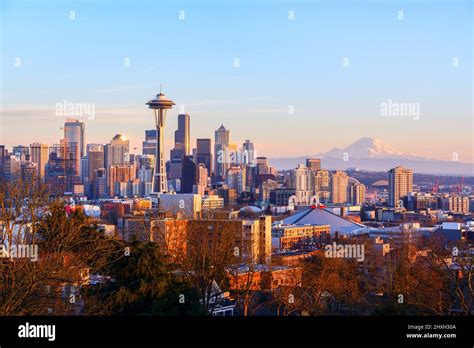 Seattle Skyline At Sunset Stock Photo - Alamy