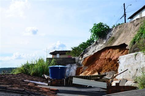 Cano Estourado Causa Deslizamento De Barreira Na Zona Norte Do Recife