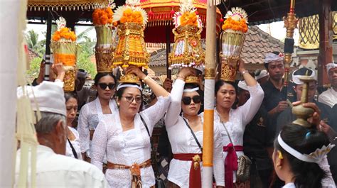 Makna Dan Klasifikasi Upakara Yadnya Bagi Umat Hindu Di Bali Sebuah