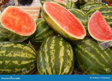 Wassermelonen Auf Dem Markt Stockfoto Bild Von Vitamine Sommer 1078016