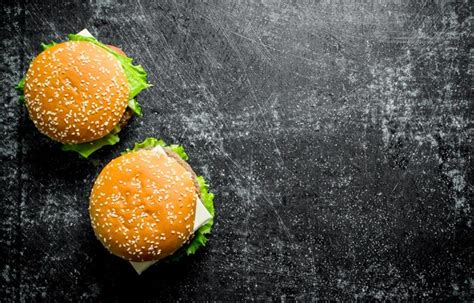 Hamburguesas Con Ternera Y Verduras Foto Premium