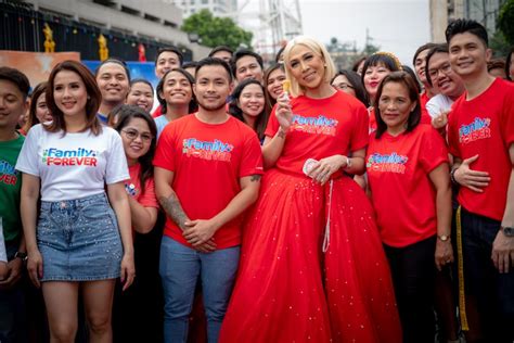 Abs Cbn Ibinida Ang Matibay Na Pagmamahal Sa Pamilya Sa Christmas