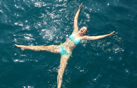 How To Prevent And Get Rid Of Ingrown Hairs On Your Bikini Line