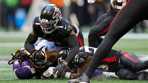 Vikings Kj Osborn Carted Off Field After Scary Hit Leaves Him Still Vs Falcons Fox News