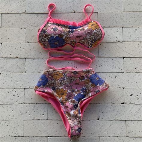 Biqu Ni Hot Pants Top Reto Babados E Tiras Floral Rosa E Azul Dondoca Moda Feminina