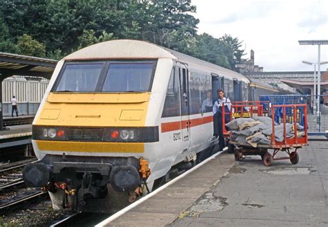 Shrewsbury Loading Mail Aboard Dvt 82112 At The Rear Of Th Flickr