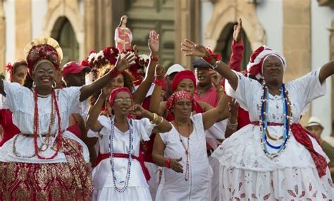 A Maioria Das Danças Brasileiras Tem Origem Portuguesa Africana Ou