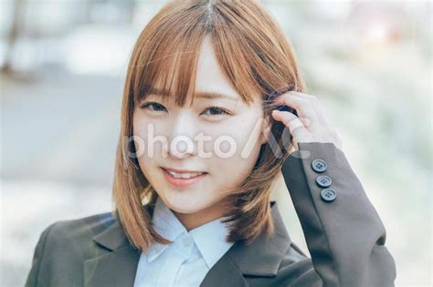 髪の毛を耳にかける女性 Business No 27790270｜写真素材なら「写真ac」無料（フリー）ダウンロードok