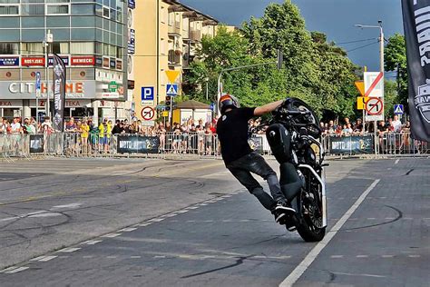 Spektakularne Palenie Gumy W Otwocku Motocyklowe Show FOTO FILM