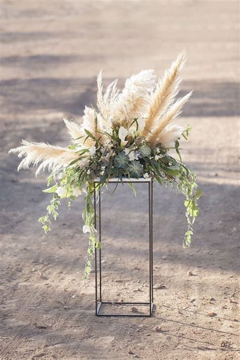 23 Gorgeous Ways To Use Pampas Grass For Your Wedding