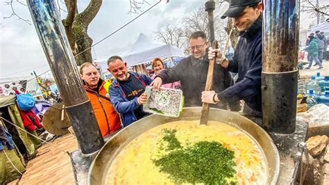 Kirche in der Ukraine steht den Bedürftigen bei Bild Kirche in