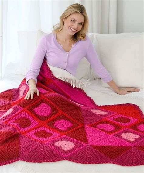 Плед сердечки: красивые узоры для вязания спицами и крючком