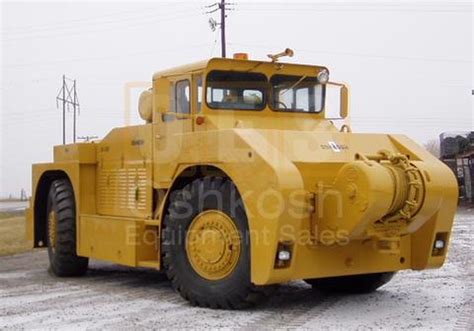 Aircraft Tow Tractors - Oshkosh Equipment