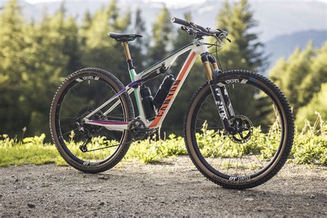 Watch Emily Batty Rides The New Canyon Lux Trail Canadian Cycling