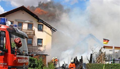 Feuer in Holzschuppen greift auf zwei Wohnhäuser über STIMME de