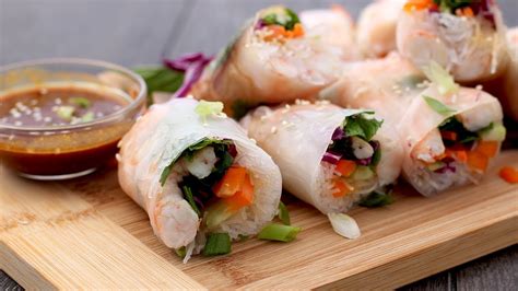 Shrimp Summer Rolls With Peanut Dipping Sauce