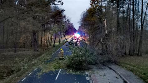 Wypadek karetki Dwie osoby ranne nie żyje pacjent Radio5