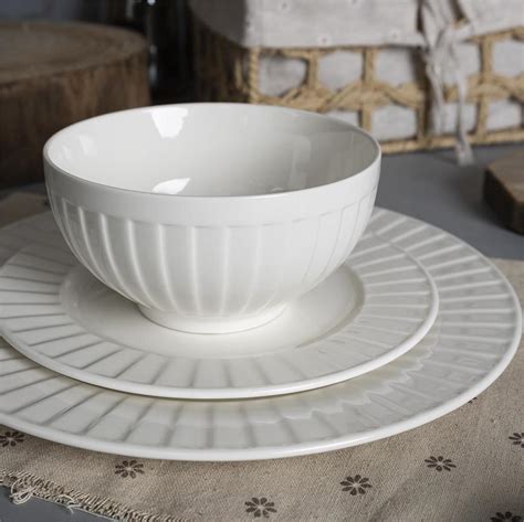 New Embossed Fine Porcelain New Bone China Dinner Set Dinner Sets And