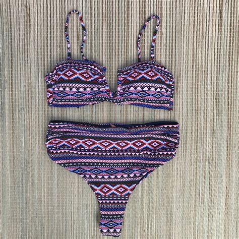 Biquíni Top V Calcinha Hot Pants Geométrico Dondoca Moda Feminina