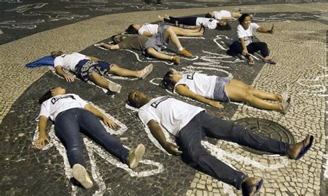 Grupo Faz Campanha Contra A Violência No Largo Da Carioca Jornal O Globo