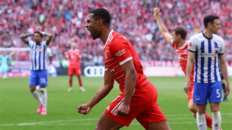 Fußball Bundesliga FC Bayern schlägt Hertha BSC und erobert