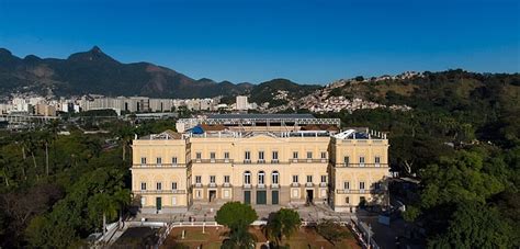 Museu Nacional no Rio de Janeiro reinaugura fachada destruída Geral