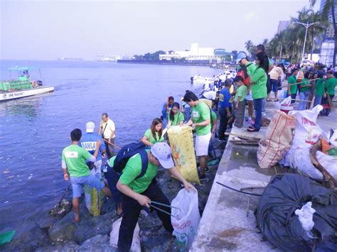 Gov’t, civic groups clean up Manila Bay | Inquirer News