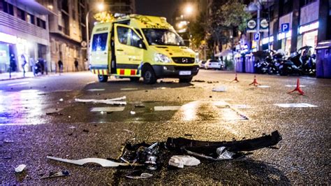 Una Ambulancia Vuelca Al Chocar Contra Un Coche Y Deja Tres Heridos Leves