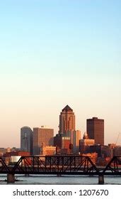 Des Moines Iowa Skyline Stock Photo 1207670 | Shutterstock