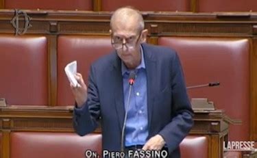 Piero Fassino E Lo Stipendio D Oro Dove L Hanno Beccato In Vacanza