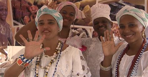 G1 Dia da Baiana de Acarajé é celebrado missa e protesto