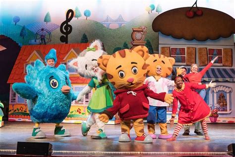 The Chipmuns Perform On Stage In Front Of A Group Of People Wearing