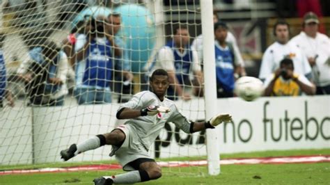 Entrevista Pet revela bastidores do gol de falta pelo Flamengo há 20