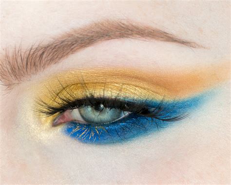 Blue And Gold Eye Makeup | Saubhaya Makeup